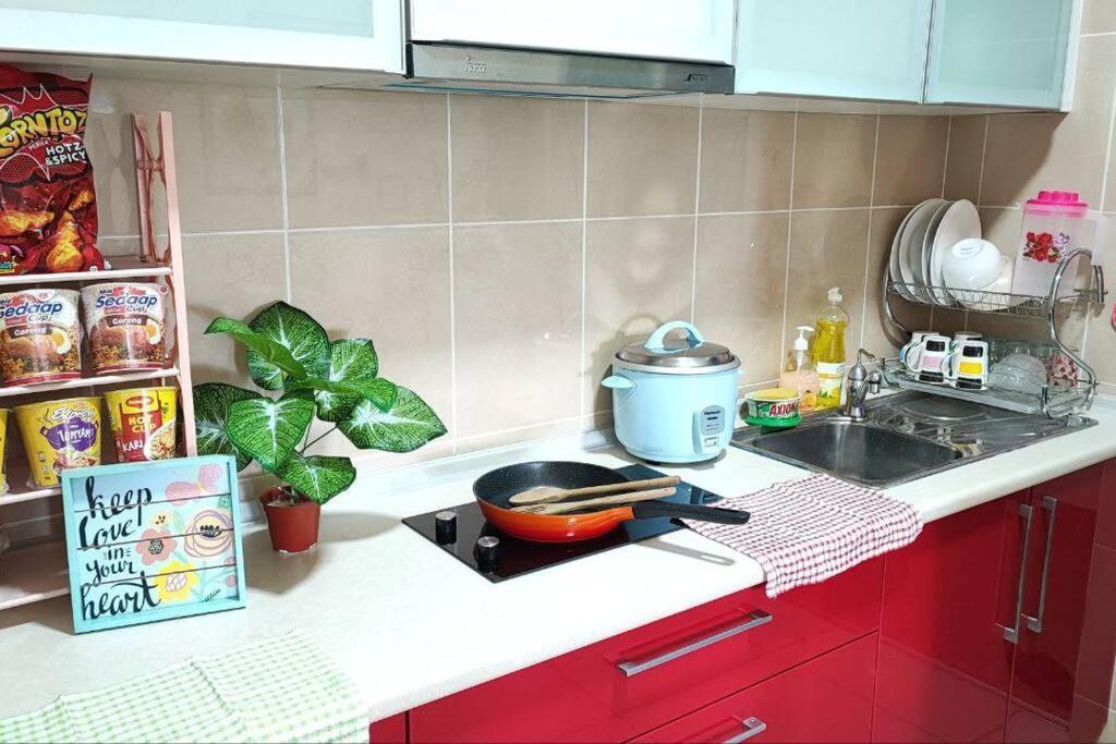 Yolo Budget Netflix Wifi 2.0 Apartment Kuala Lumpur